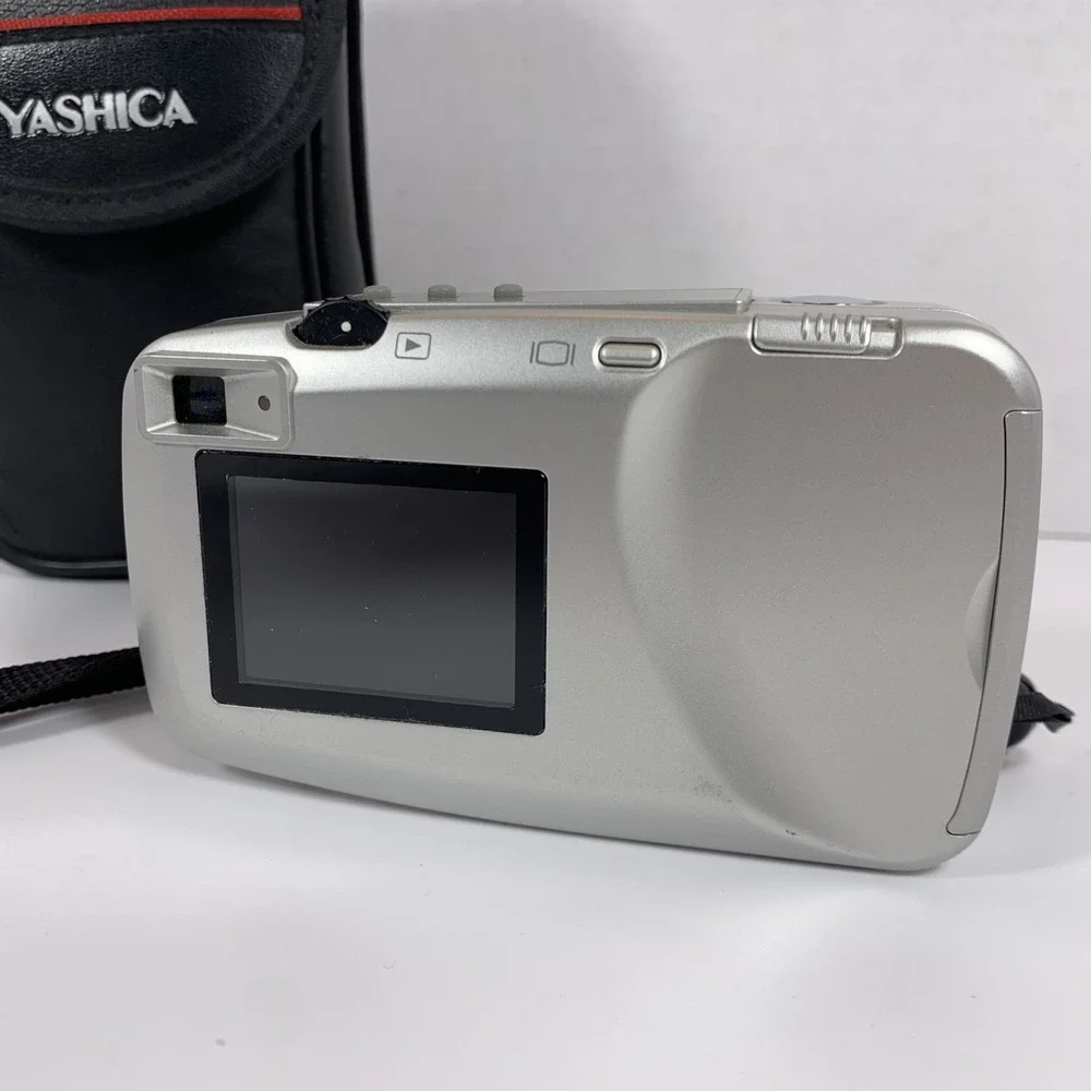HP Photosmart 318 Silver LCD‎ 2.3MP Digital Zoom Camera